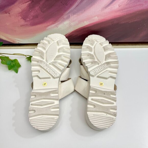 Ron White Gold Caysi Slide Buckle Sandal in Ice Leather Size EU 37 / US 6.5 - Picture 6 of 9